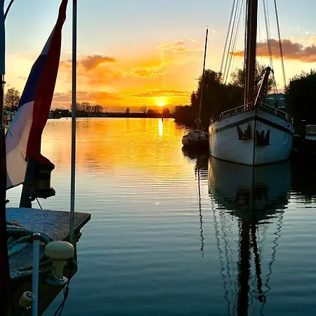 Botel Ray's Crew *