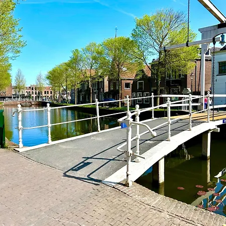 Botel Ray's Crew *