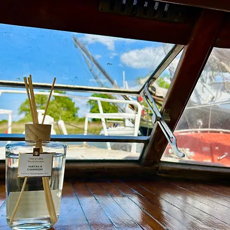 Ray's Crew Botel Weesp