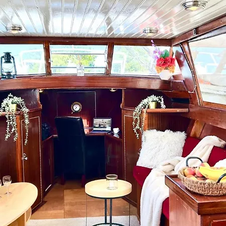 Botel Ray's Crew Weesp