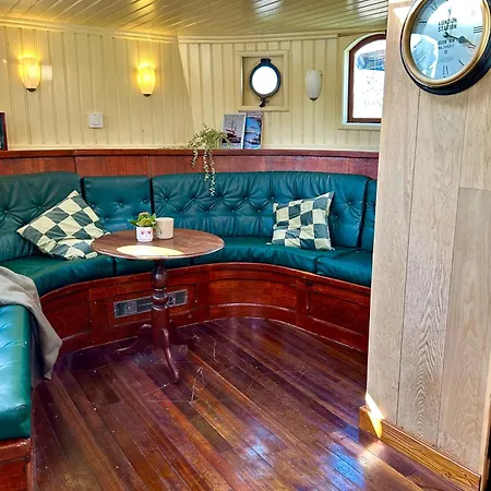 Ray's Crew Bateau-hôtel *