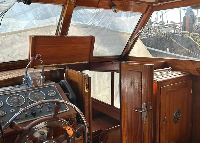 Ray's Crew 보트호텔 비스프