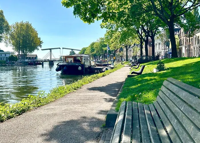 Ray's Crew 보트호텔 비스프