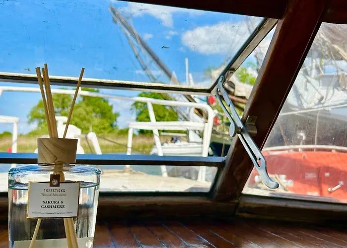 Ray's Crew 보트호텔 비스프