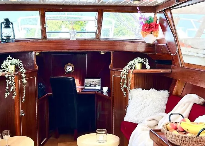 보트호텔 Ray's Crew 비스프