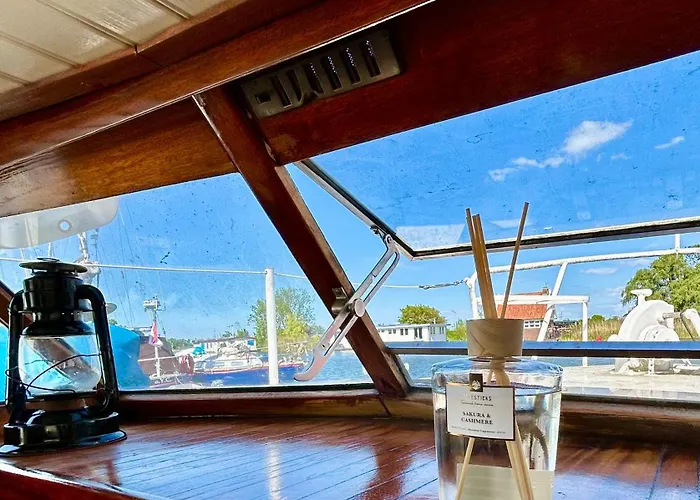 Ray's Crew 보트호텔 비스프