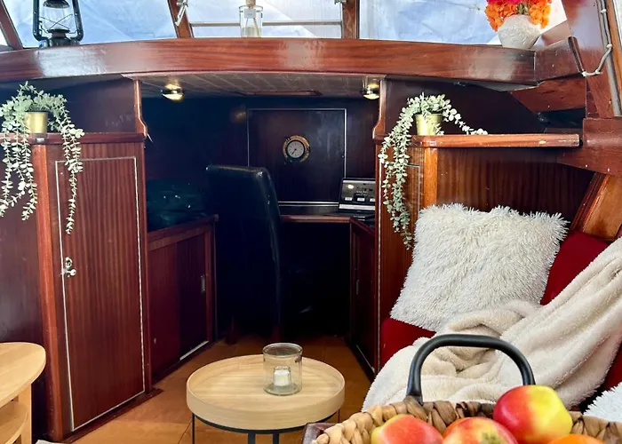 보트호텔 Ray's Crew