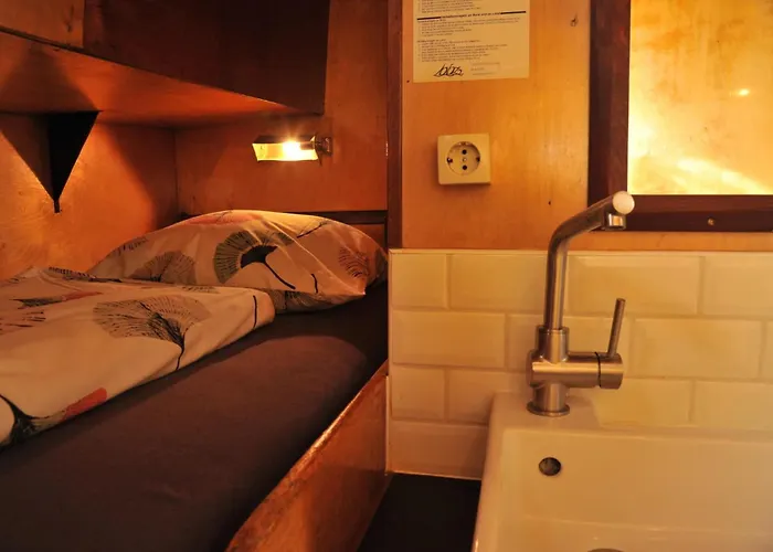 보트호텔 Ray's Crew