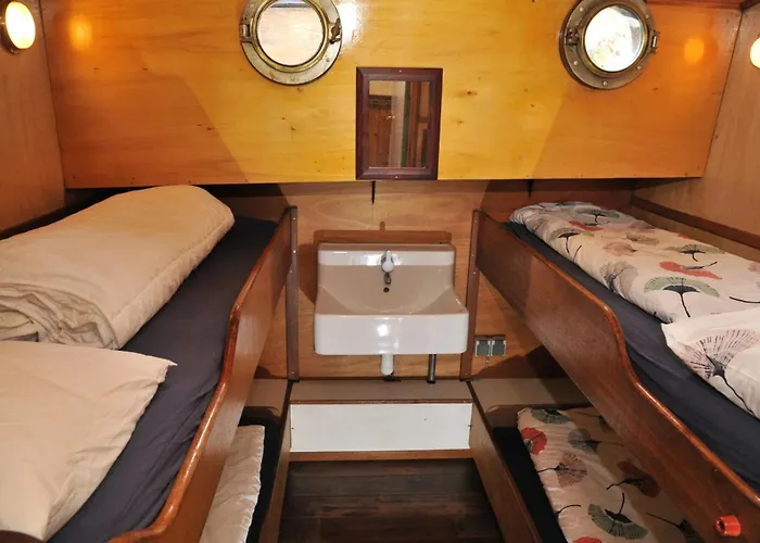 Ray's Crew 보트호텔 비스프