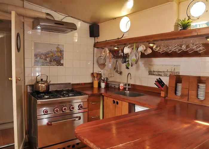 보트호텔 Ray's Crew