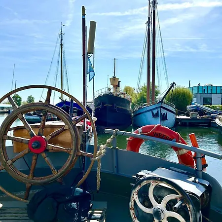 Båthotell Ray's Crew Weesp