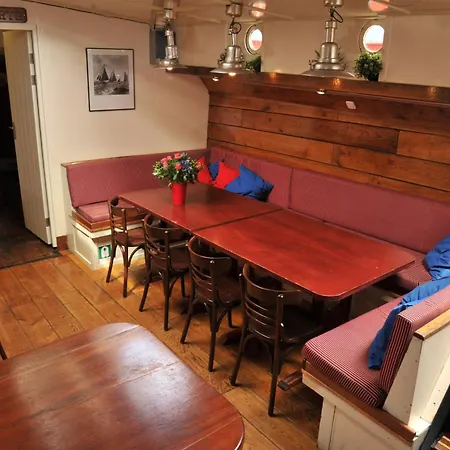 Ray's Crew Botel